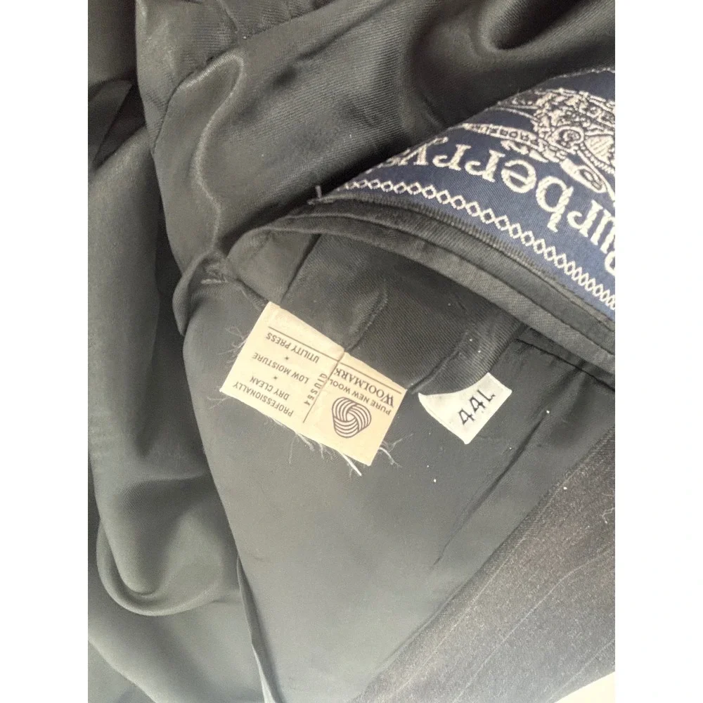 Burberrys Mens Pinstripe Suit Charcoal Grey Wool 2 Button Blazer Pleated Pants